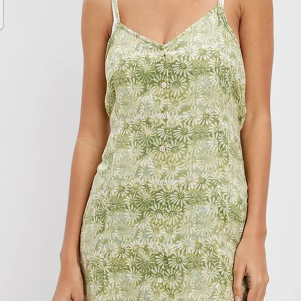 AMERICAN EAGLE Floral Button-Front V-Neck Mini Dress. Green. XS. NWT - Picture 4 of 13